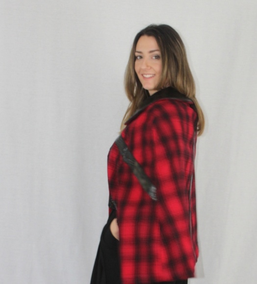 Cape - Picture 4 of 4